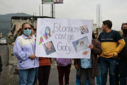 Vecinos y amigos de la joven herida han hecho plantones para que el caso sea juzgado.