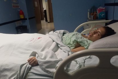 La joven afectada todavía se encuentra hospitalizada.