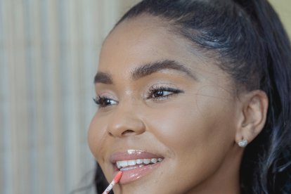 Los labios también necesitan estar hidratados.