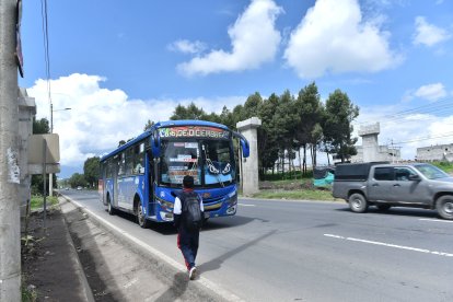 Por la zona pasan al  menos seis cooperativas de transporte hacia el norte y sur.