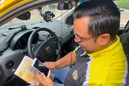 Ramiro Romero, un taxista que quiere irse al Monumental.