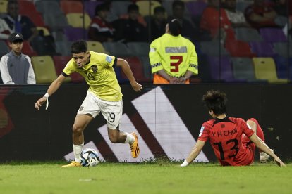 Kendry Páez durante una acción de juego