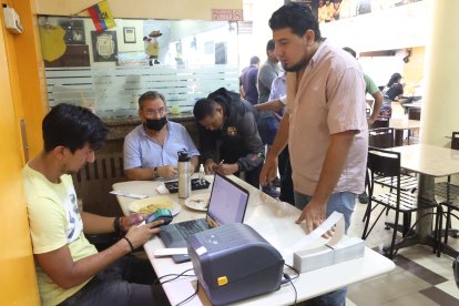 En Pollos a la brasa Barcelona es el otro lugar donde se venden las entradas al Clásico del Astillero.