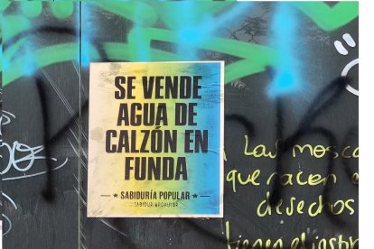 Cartelitos bien 'lámparas'.