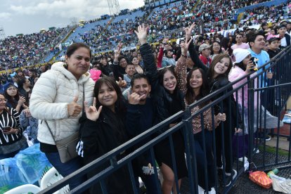 Irlanda Vizuete perreó junto a sus hijas y vecinos.