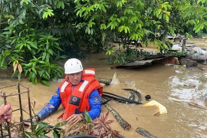 Personal de socorro llegó a Esmeraldas para ayudar con la tragedia.