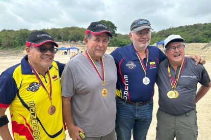 Experiencia en el invernal de Tiro: Luis Pérez, Jaime Zunino, Alejandro Taramelli y Roberto Gilbert.