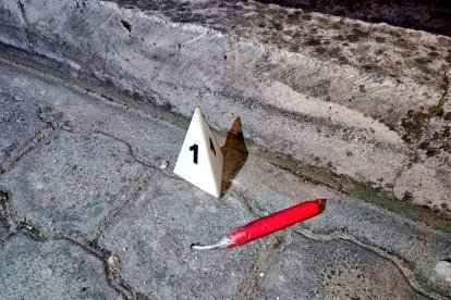 Este taco de dinamita fue hallado en Cochapamba.