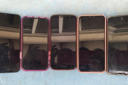 Los celulares hallados en poder de las detenidas forman parte de las evidencias.