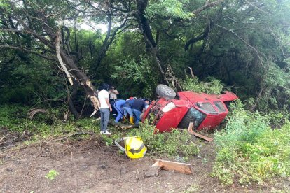 Tras su rescate, Jahir Gil fue movilizado en una camioneta hasta el subcentro de salud. Recién a las 18:00 lo llevaron en helicóptero hacia el hospital de San Cristóbal.