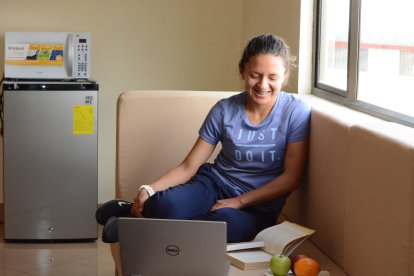 La marchista ecuatoriana Glenda Morejón se ha enfocado en sus estudios.