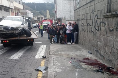 Los testigos intentaron linchar a la conductora del auto.