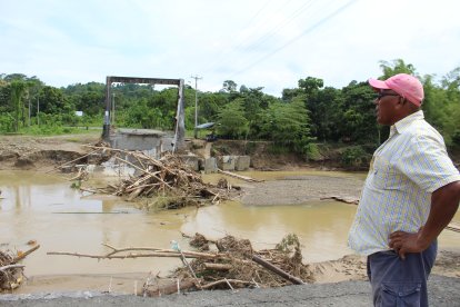 Varias comunidades  del norte de Muisne están incomunicadas desde el 2 de abril tras el colapso del puente sobre el río San Francisco.