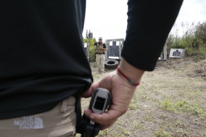Por seguridad se quita el cargador para entrenar.