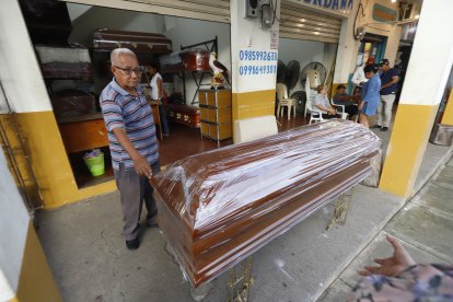 Víctor Avendaño, dueño de la funeraria que donó el ataúd, afirma que  el féretro de Bella lo mantendrán guardado.