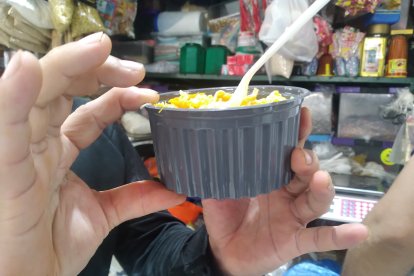 El 'tarrinazo' que Xavier se 'pegaba' todos los días costaba $ 1, el precio sigue el mismo, pero el recipiente cambió, ahora es la mitad del cual comía.