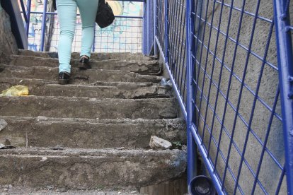 Aún falta el arreglo de las gradas.