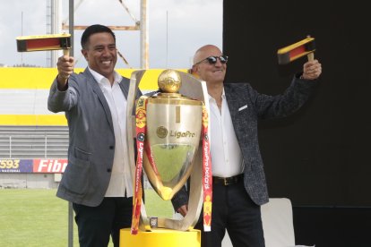 El entrenador venezolano tiene el apoyo de  Danny Walker, presidente del Papá.