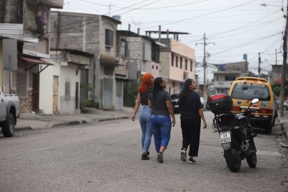 Familiares del menor de edad acudieron a la Fiscalía para asentar la denuncia.