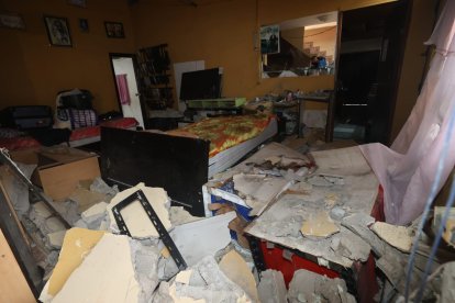 Una vivienda quedró parcialmente destruida por un estallido, en el Guasmo.