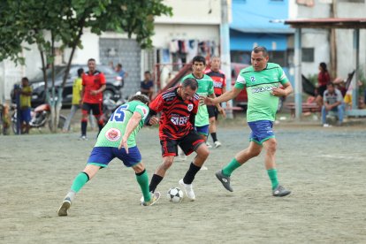 FC Latinos ha ganado los dos primeros cotejos en la categoría sub-50 del barrio El Chivo.