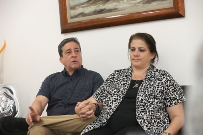 Tomados de la mano, los padres de Jaime Fernando cuentan cómo han sobrellevado su muerte.