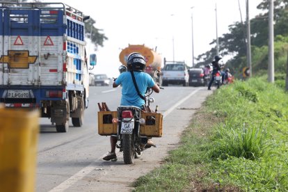 Se llevaban las jabas en moto, en carro y hasta a pie.