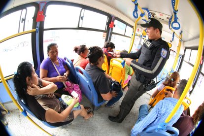 Transportistas piden más controles policiales en las unidades.