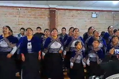 Con ovejas del rebaño de Guaranda cantaron con sus gargantas y con sus corazones.