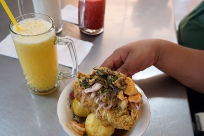 Los platos con corvinas son bastante conocidos y solicitados en este centro de  abastos.