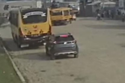 Cámaras de seguridad captaron el vehículo en que iban los secuestradores.