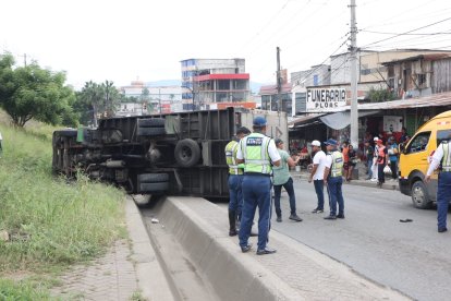 Agentes de la ATM llegaron al sitio del accidente.
