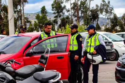 Agentes de tránsito en Ambato fueron reprendidos.