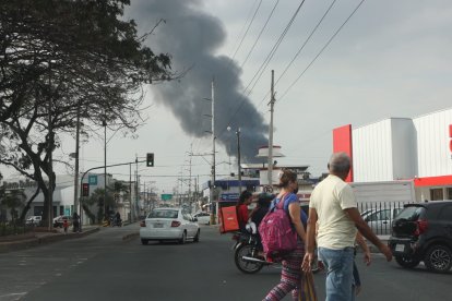 La columna de humo podía verse a decenas de cuadras de distancia.