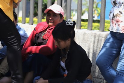 Familiares de Kevin Mora Asunción llegaron a la morgue para retirar su cadáver.