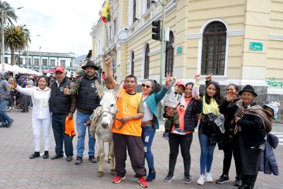Quishpe llegó con su familia desde Salcedo para participar en la carrera y ganó.