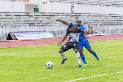 El juego entre La Cantera FC e Independiente Ibarra se reanudó tras el despegue del helicóptero.