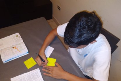 En papel se escriben las pollas, dispositivos electrónicos también son empleados.