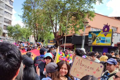 Aracely Salazar en la marcha del Orgullo Gay en Quito