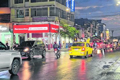 Los negocios en El Carmen, en   ocasiones, extienden su horario hasta la madrugada siguiente.