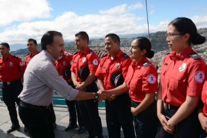 El alcalde, Pabel Muñoz, felicitó la labor de los rescatistas.