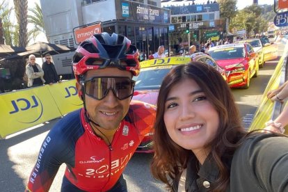 El ciclista tricolor junto a su esposa Génesis Rodríguez, quien le acompaña en las competencias en Europa.