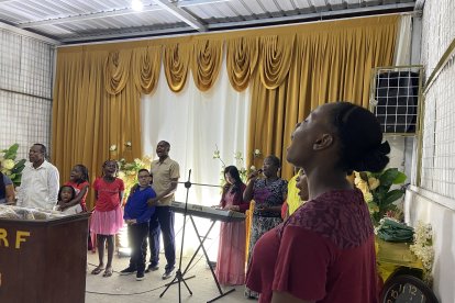 La alabanza es parte del entrenamiento espiritual de la iglesia Remanente de Fe.