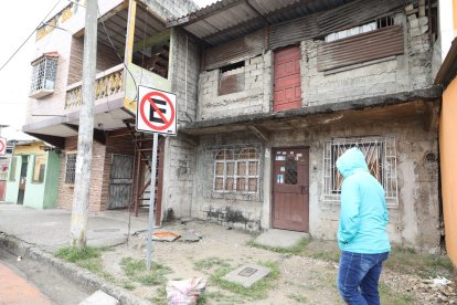 En la 39 y Colombia, presuntos sicarios llegaron, abrieron la ventana de una casa y dispararon contra las personas que se encontraban dentro.
