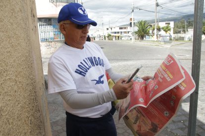 Lectores frecuentes, como Geovanny Vargas, vieron cómo se escanea el QR.