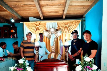 Péker fue velado en casa de su abuela, en Esmeraldas.