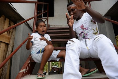 El chico padecía una enfermedad que le impedía caminar con normalidad.