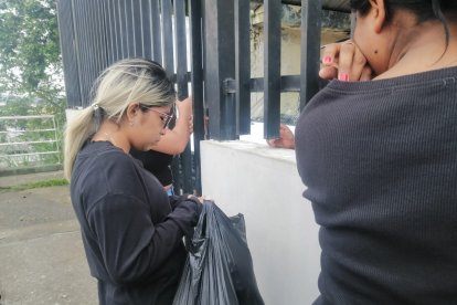 La esposa de Freddy Cortez conserva un recuerdo de su amado.