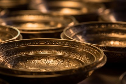 Evita guardarlos en vitrinas de madera, ya que este material permite su rápida oxidación.