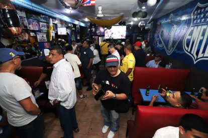 Muchos de los clientes habituales han forjado amistad al son de la música y la cerveza.